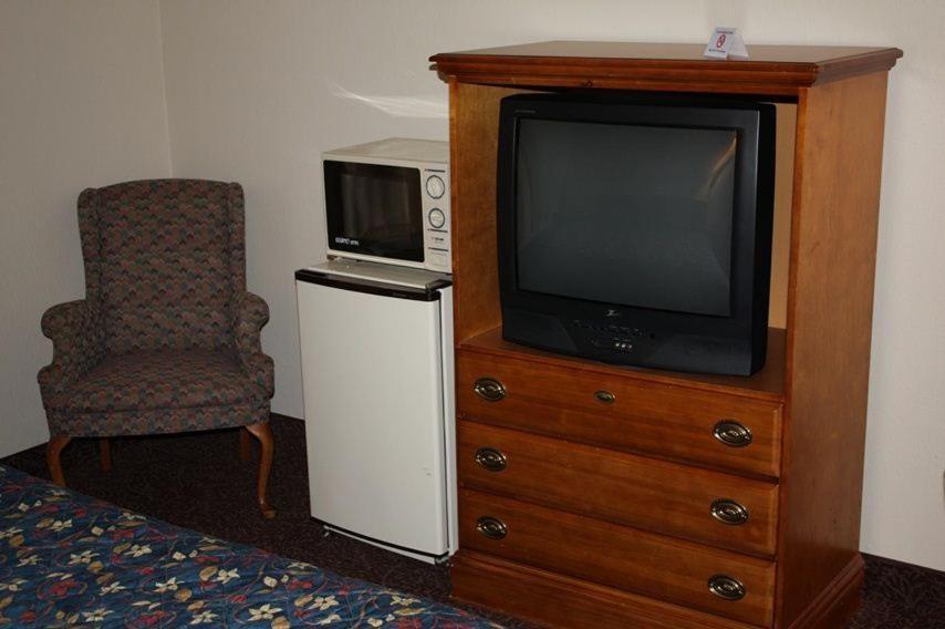Emerald Inn Maplewood Room photo