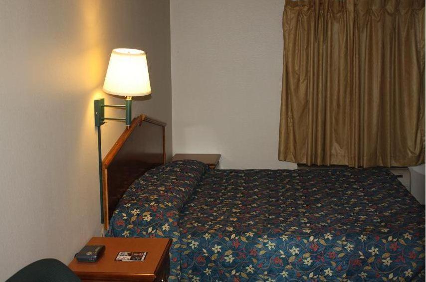 Emerald Inn Maplewood Room photo